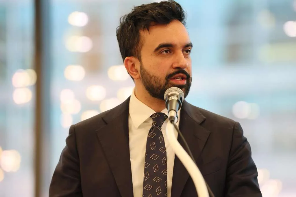 Alcalde de Nueva York reacciona a arresto violento por error captado en video