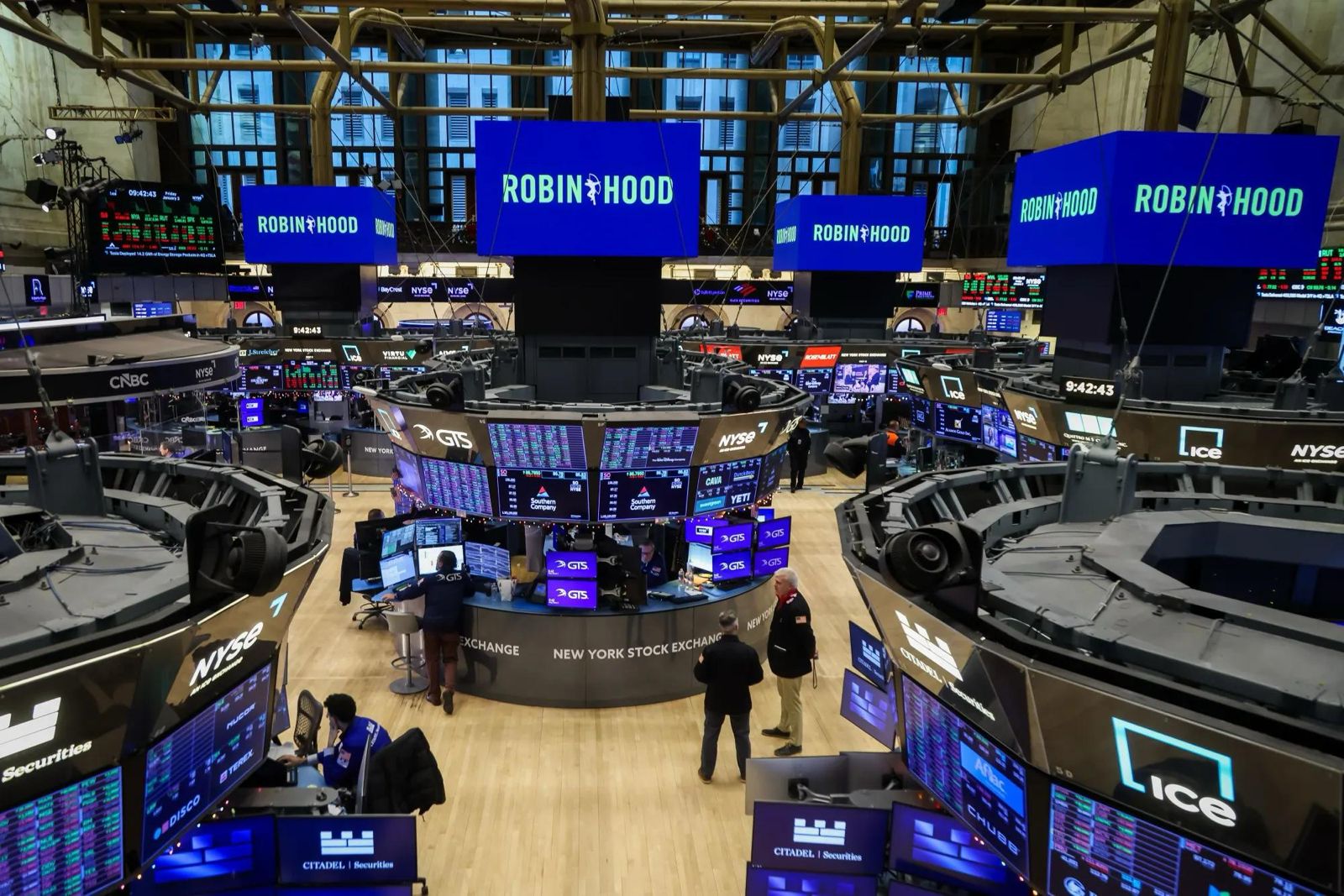 Wall Street en máximos históricos impulsado por expectativas económicas y resultados corporativos