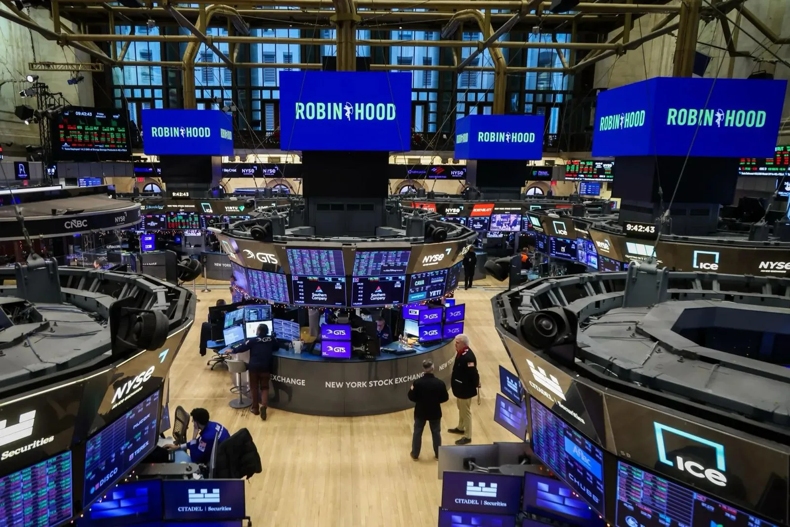Wall Street en máximos históricos impulsado por expectativas económicas y resultados corporativos