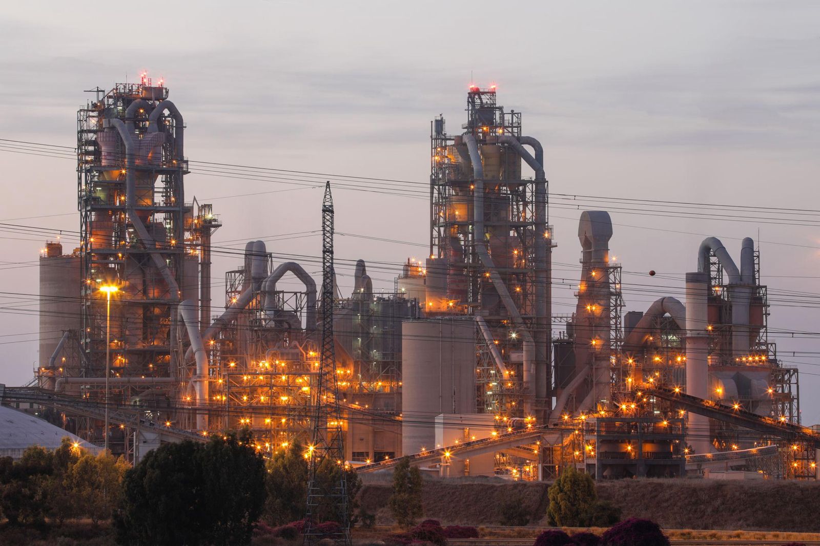 Oil Prices Surge as Middle East Conflict Disrupts Global Supply