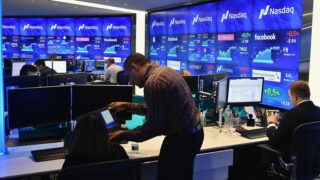U.S. Tech Stocks Show Volatility Amid Economic Uncertainty