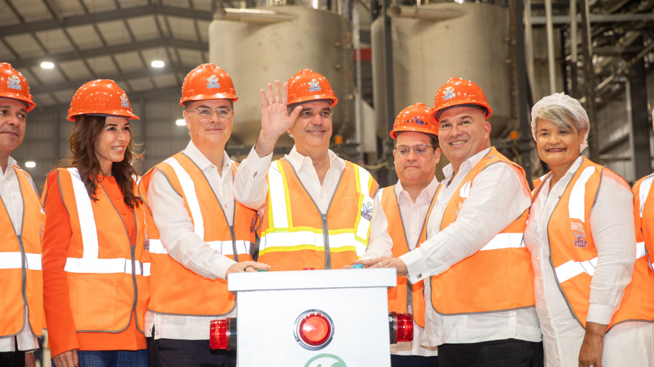 Presidente Abinader inaugura Planta Renacer, primera del Caribe en producir resina PET