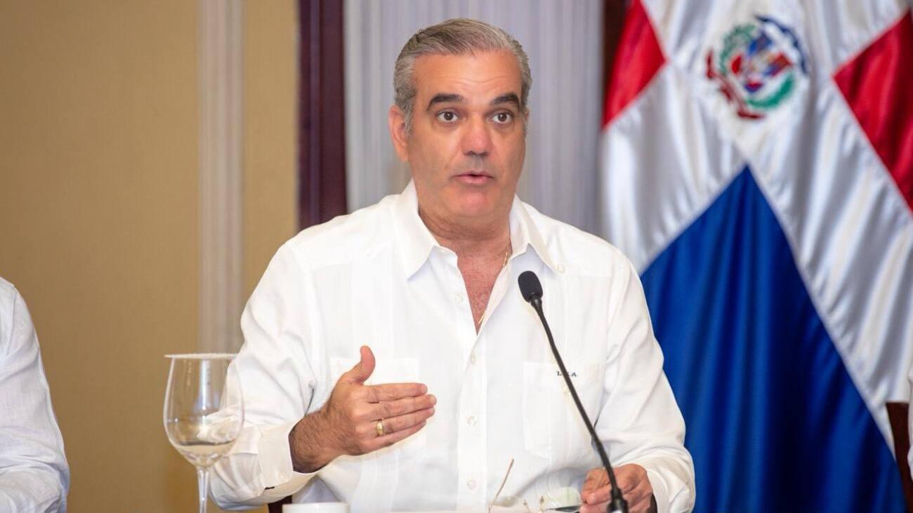 Presidente Abinader dice los precios de combustibles seguirán sin variación esta semana