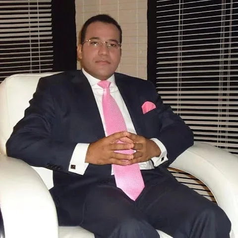 Salvador Holguín