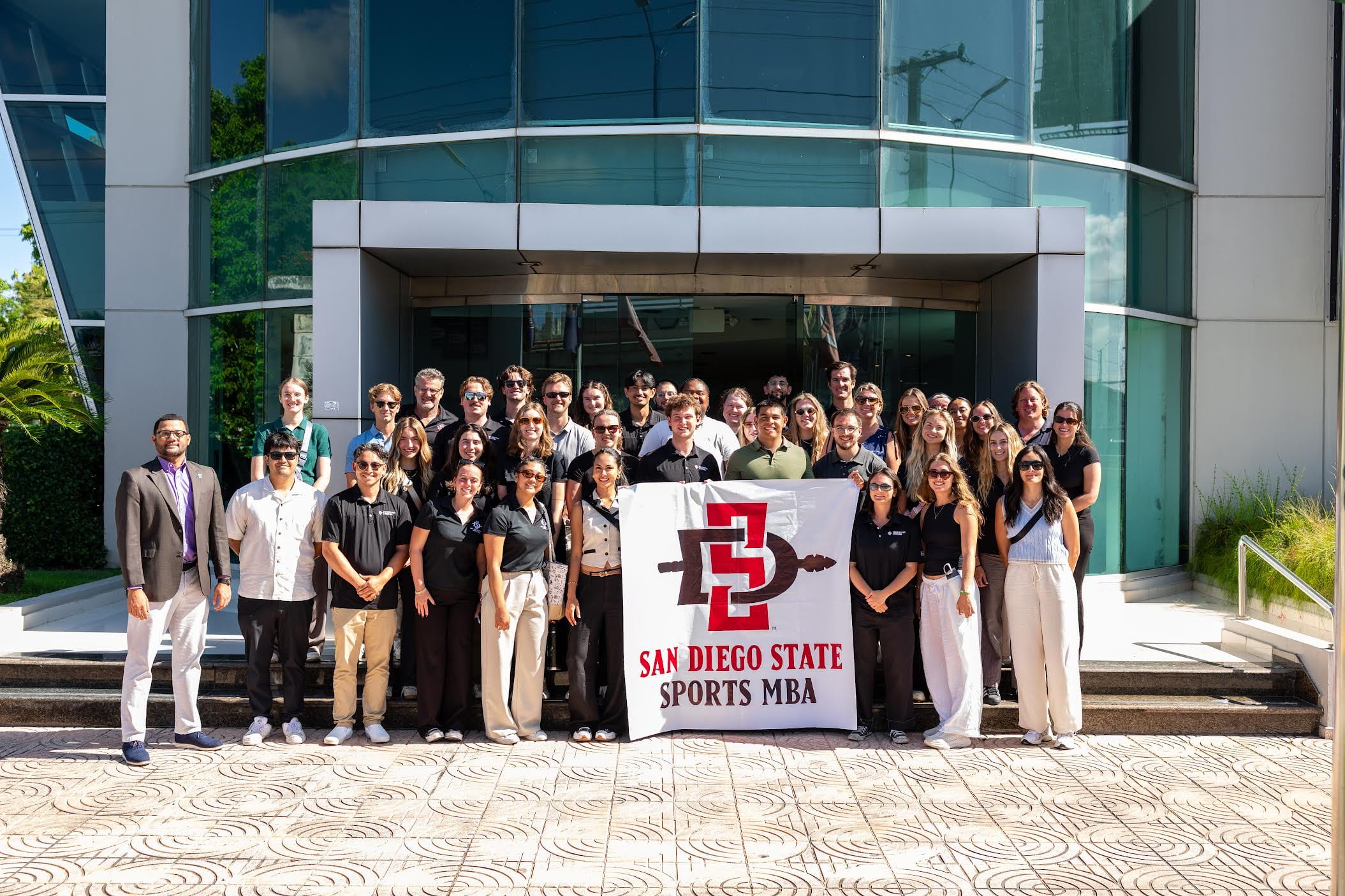 Banco BHD recibe visita académica de la Universidad de San Diego para conocer su alianza con MLB