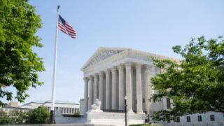 Tribunal Supremo de EE.UU. bloquea intento de Trump de eliminar la ciudadanía por nacimiento