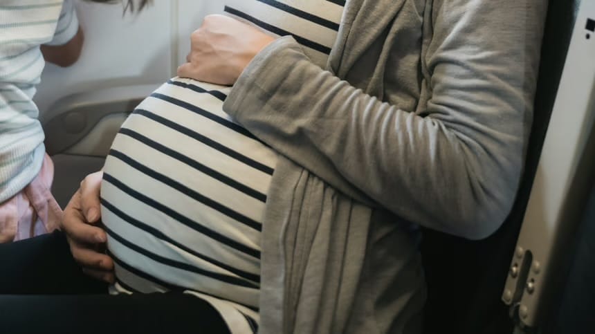 Estados Unidos intensifica acciones contra el turismo de parto y cancela visas de extranjeros involucrados