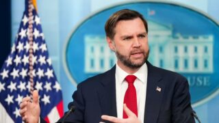 JD Vance afirma que el estrecho de Ormuz está abierto y destaca avances en negociaciones con Irán