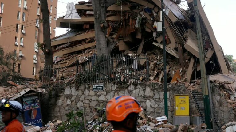 Aumentan a 235 los fallecidos y más de 4,300 los heridos tras los terremotos en Venezuela