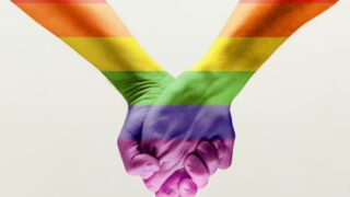 España aprueba castigar con hasta dos años de prisión las terapias de conversión contra personas LGTBI
