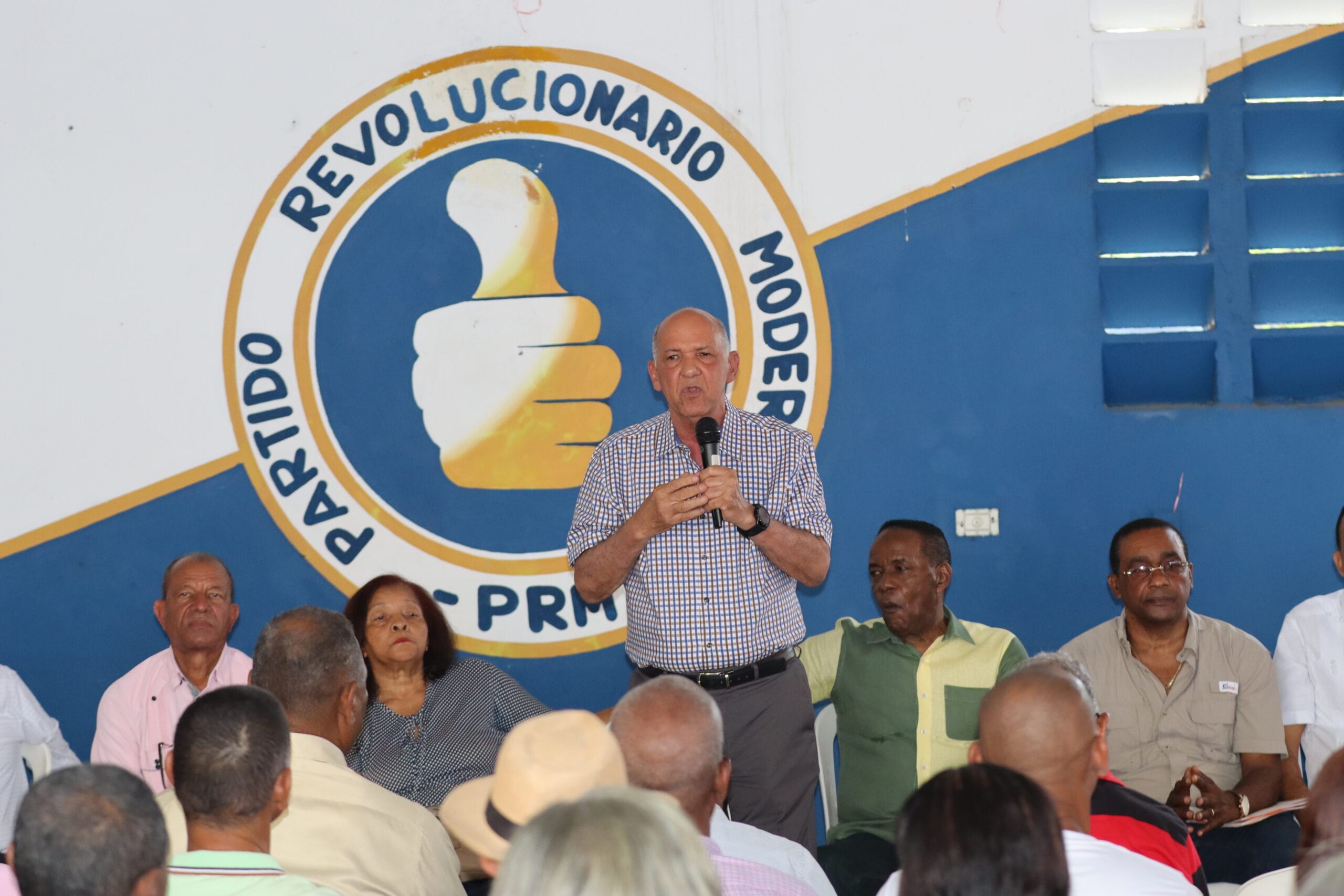 PRM en SDN socializa reforma interna y fija posición a favor del plan económico del Gobierno