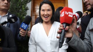 Keiko Fujimori toma ventaja con más del 98 % escrutado en Perú