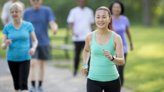 Caminar 30 minutos al día sigue siendo una de las mejores recetas para vivir más y mejor