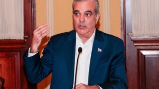 Abinader dispone habilitar un vuelo humanitario para dominicanos en Venezuela 
