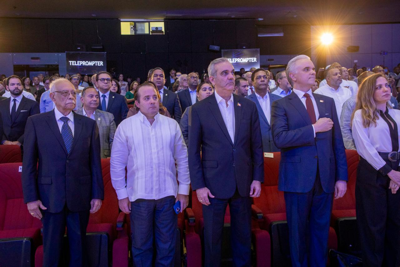 Presidente Abinader participa en acto de conmemoración por natalicio de Hatuey De Camps