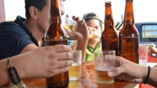 Declara inconstitucional el decreto que limita la venta de alcohol en horario nocturno