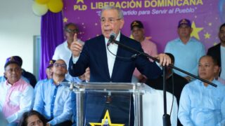 Danilo Medina acusa al Gobierno de duplicar la deuda pública y el gasto corriente