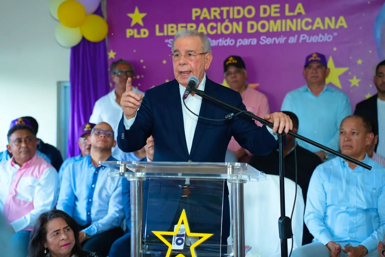 Danilo Medina acusa al Gobierno de duplicar la deuda pública y el gasto corriente