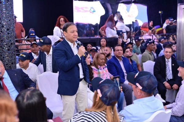 Abel Martínez reúne a más de 400 dominicanos en NY y promete mayor atención a la diáspora