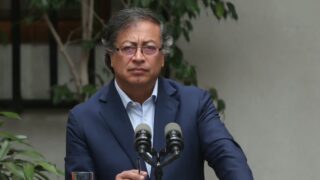 Petro anuncia acciones legales por presunta difamación y denuncia hostigamiento contra su familia