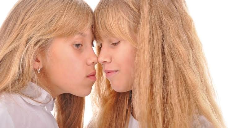Madre relata el impacto familiar tras descubrir que sus dos hijas mantenían una relación sentimental