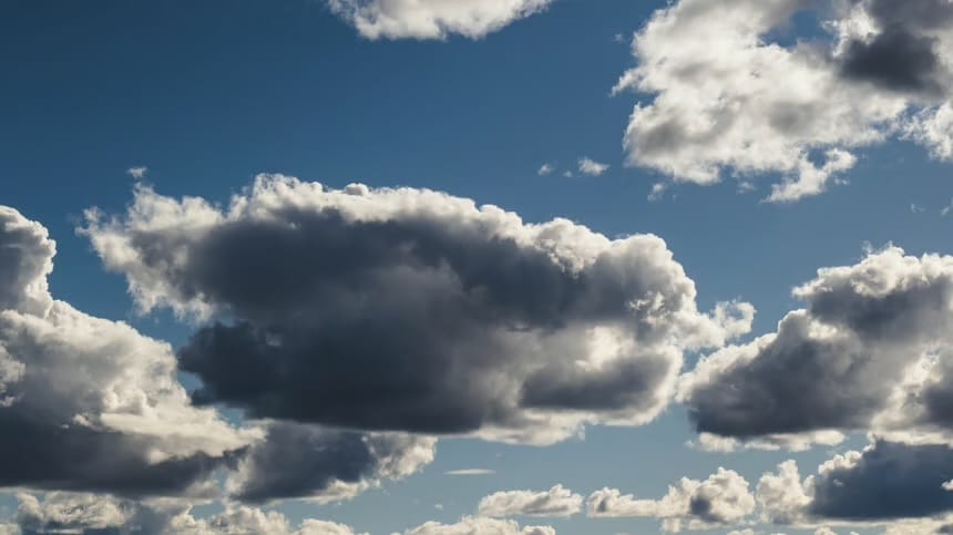 Lunes con lluvias en varias provincias de RD; vigilan la depresión tropical número 2