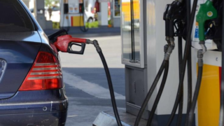 Solo el 59% de lo que pagan los dominicanos por gasolina corresponde al combustible, según el MICM
