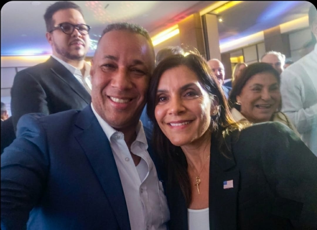 Embajadora de EE. UU. sostiene reunión con Rudys Fernández, presidente de los Periodicos Digitales RD, para impulsar la libertad de expresión y la democracia