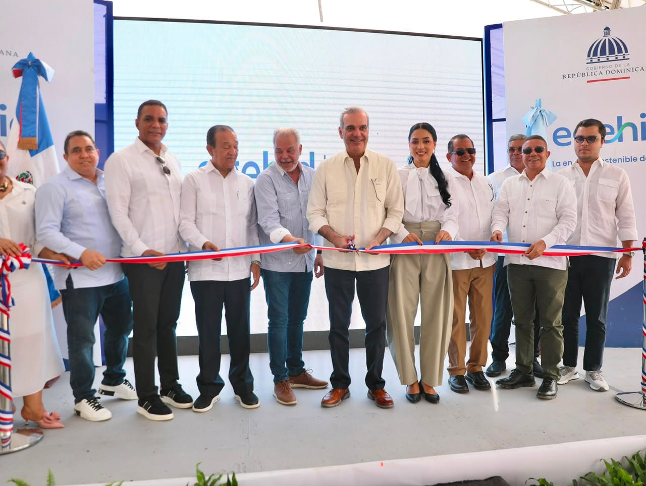 Presidente Abinader inaugura carretera Cruce Los Quemados de Santiago Rodríguez