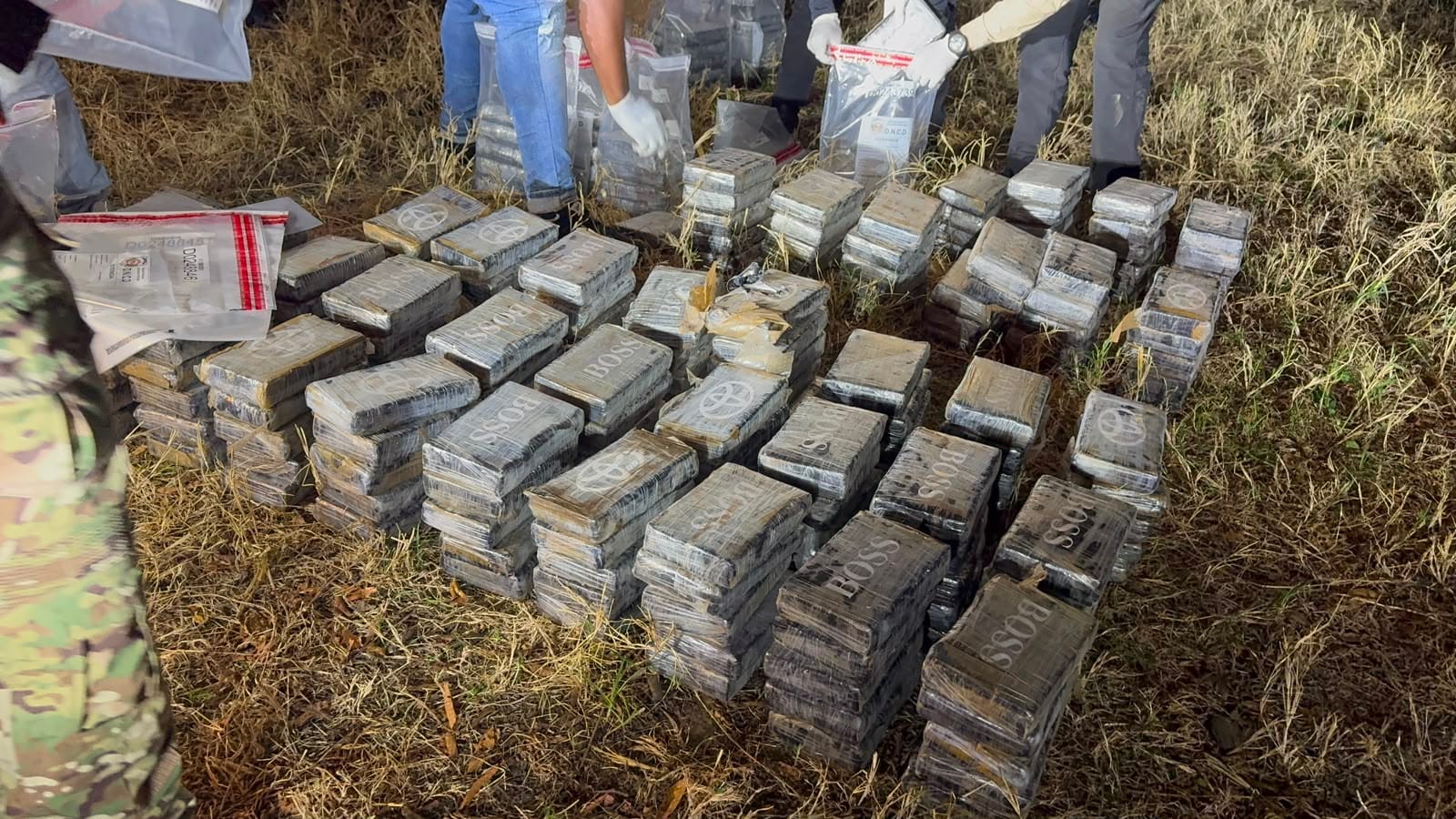 DNCD arresta tres hombres y le incauta 237 paquetes de cocaína