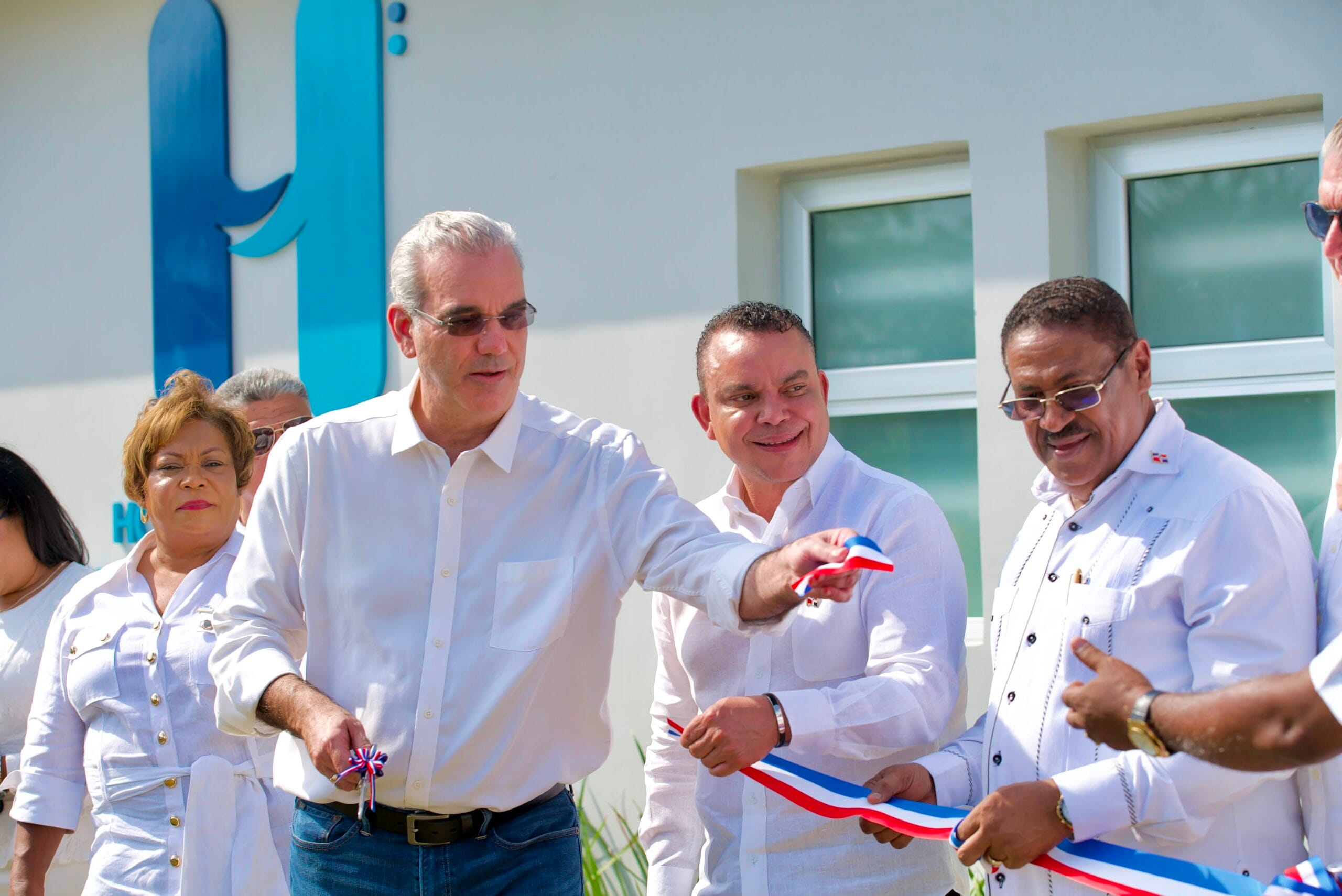 Presidente Abinader inaugura Hospital Hacienda Estrella