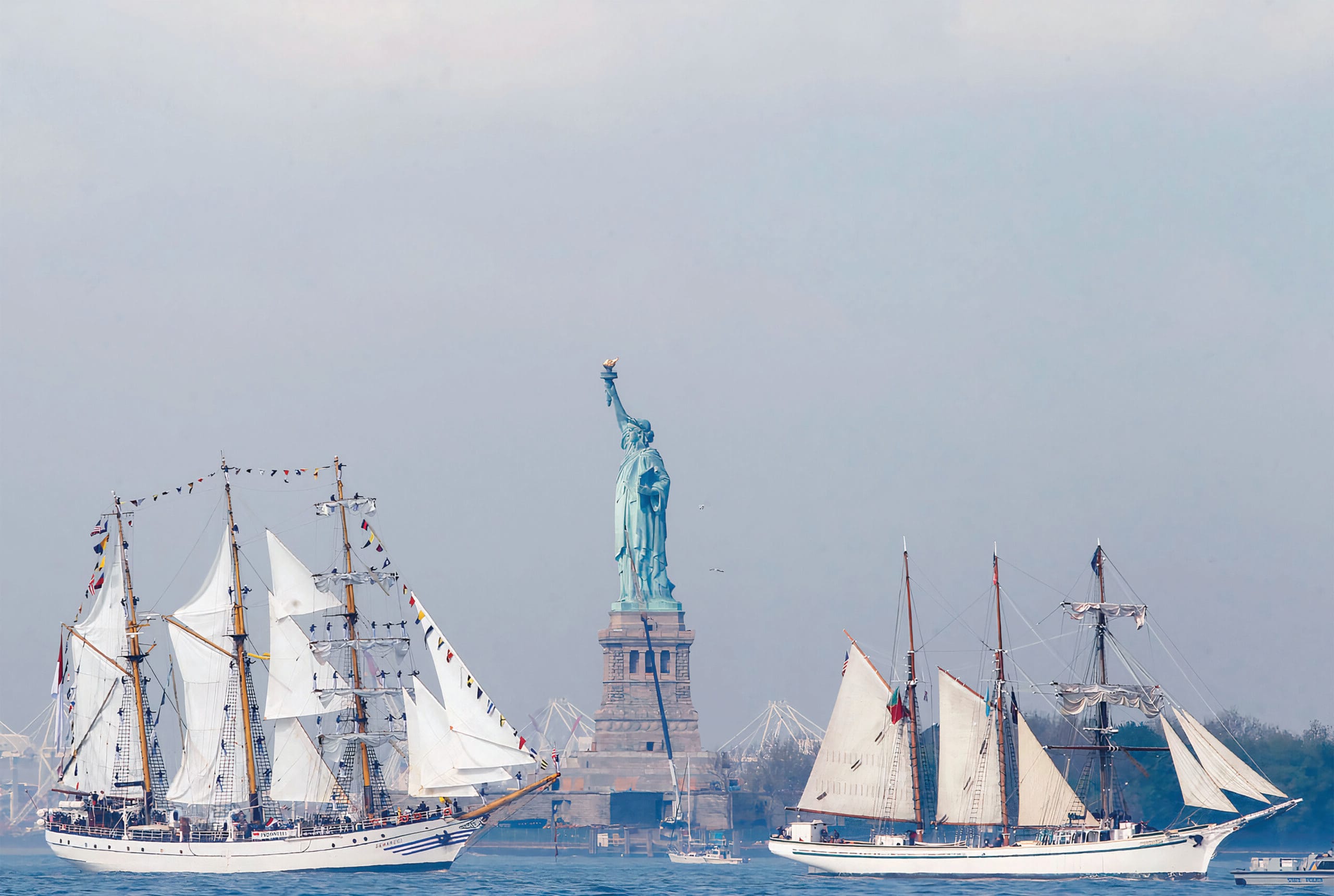 Nueva York inicia la celebración de los 250 años de Estados Unidos con un histórico desfile naval internacional en el río Hudson