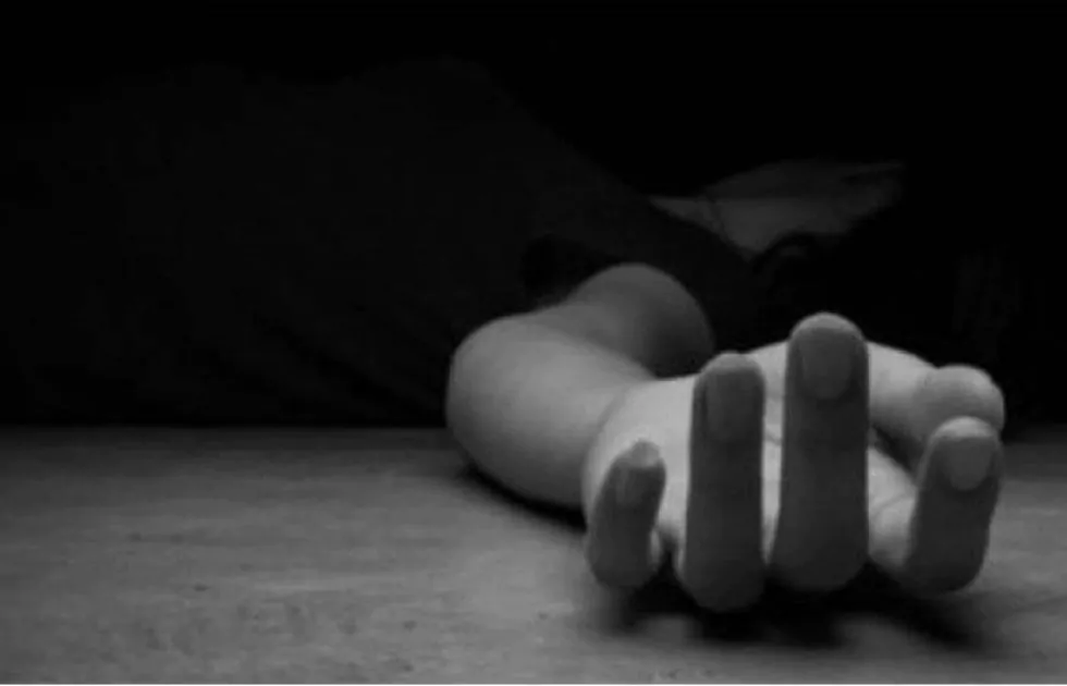 Policía busca pareja de adolescente muerta tras ingerir veneno en Santo Domingo