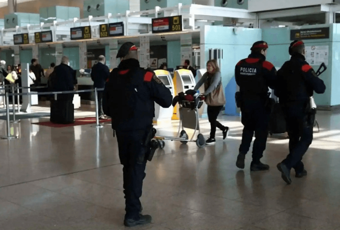 Detienen dominicano tras provocar pánico en aeropuerto de Barcelona