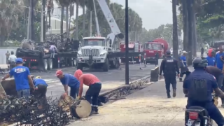 Explosión de camión tanquero deja dos muertos y provoca caos en el Malecón de Santo Domingo