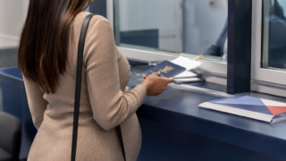 Embajada de Estados Unidos advierte sobre visas y turismo de maternidad