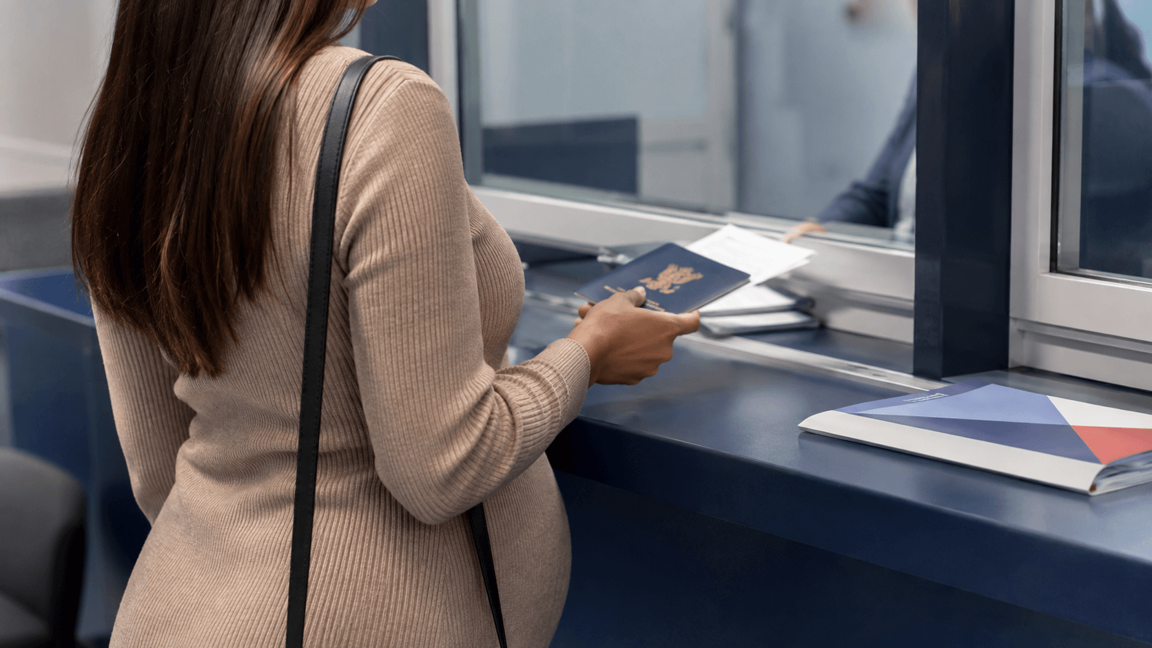 Embajada de Estados Unidos advierte sobre visas y turismo de maternidad
