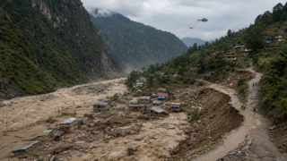 Riadas en Nepal dejan 16 muertos y cientos de peregrinos incomunicados