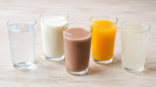 Conozca las bebidas que prolongan la hidratación en el verano