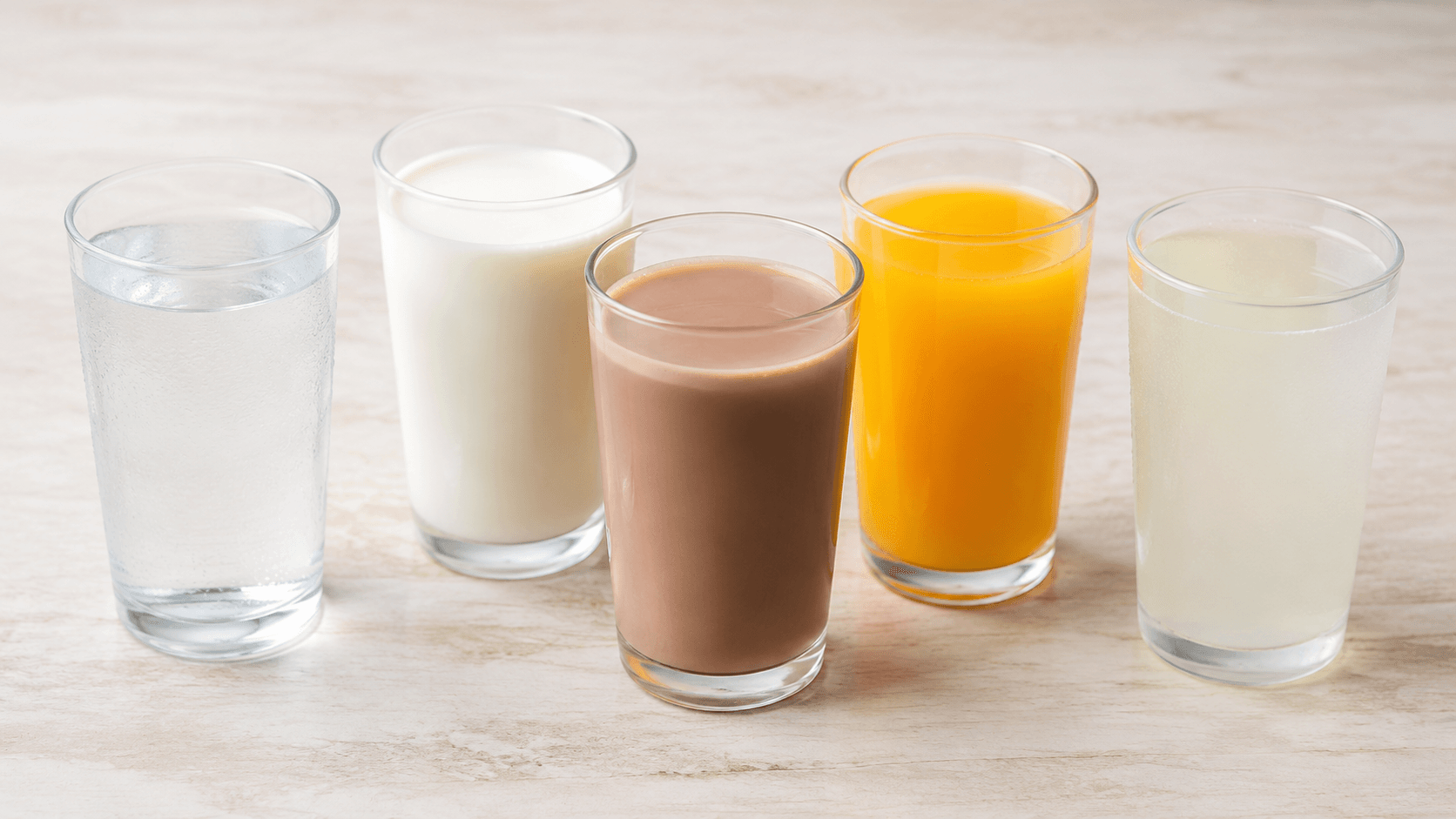 Conozca las bebidas que prolongan la hidratación en el verano