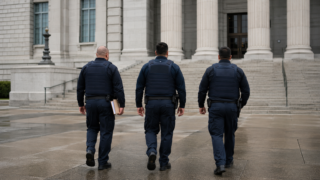 Tribunal frena detención migratoria obligatoria impulsada por Trump