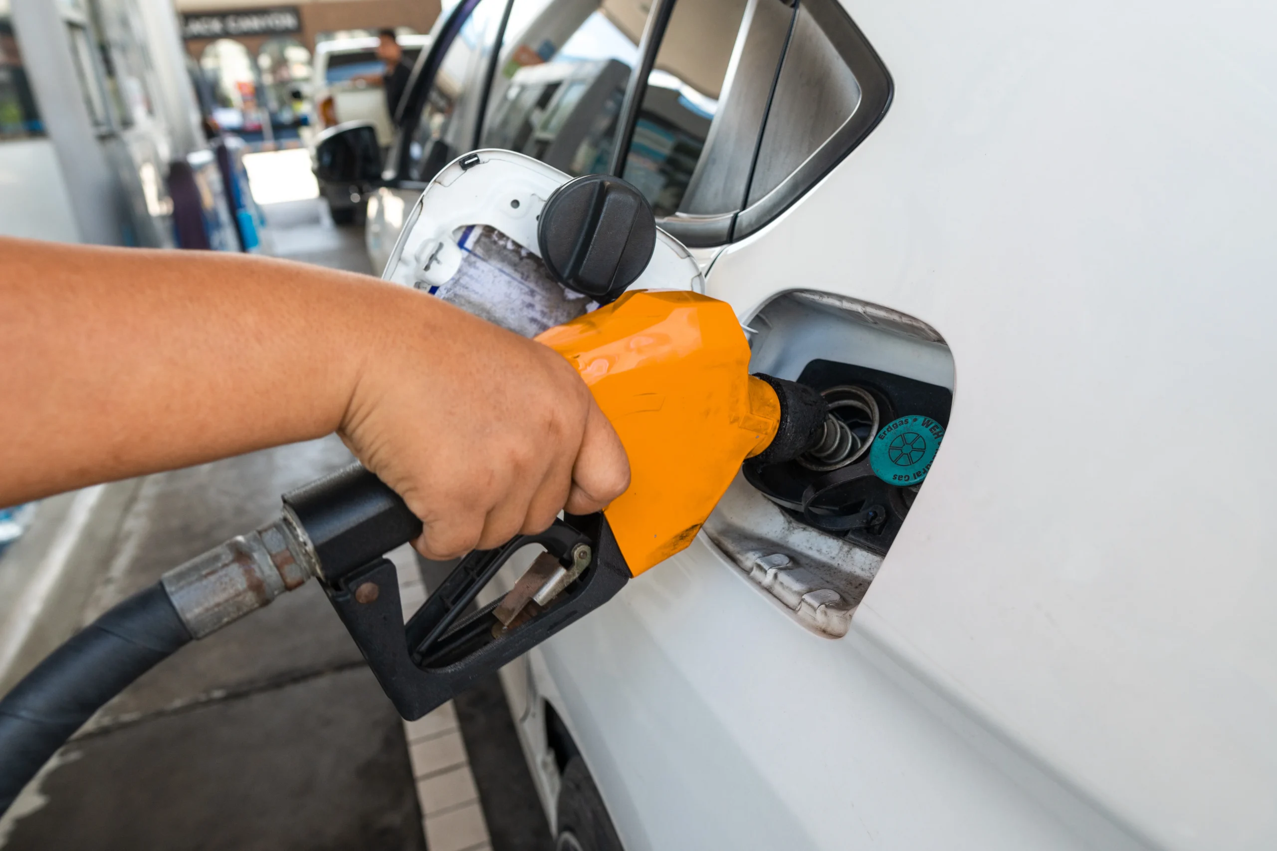 Gobierno destina RD$ 1,087.9 millones para contener precios de los combustibles