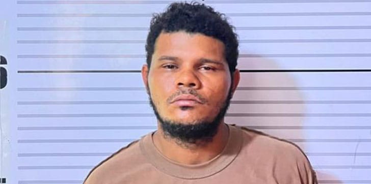 Hombre buscado muere durante presunto enfrentamiento policial en Boca Chica