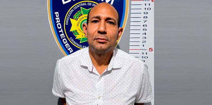 Arrestan hombre con documentos médicos presuntamente falsificados en Santiago
