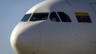 Primer vuelo de repatriación desde EE. UU. llega a Venezuela tras los terremotos de junio