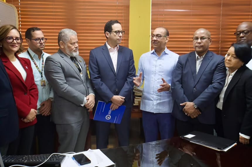 PRM deposita padrón de 1.5 millones de militantes ante la JCE
