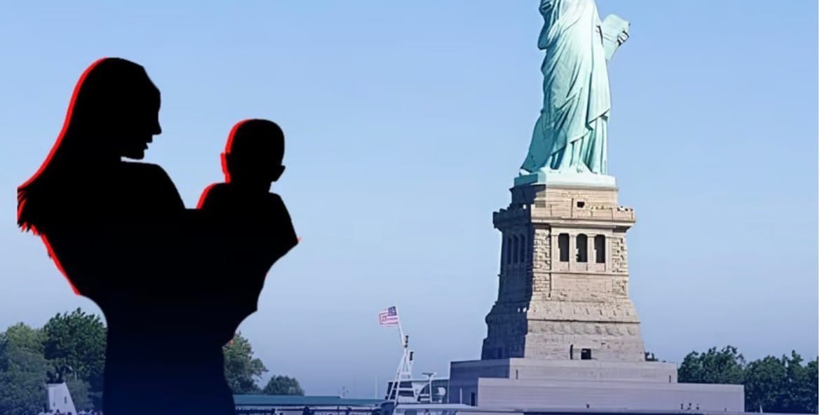 Mueren mujer y bebé de cinco meses tras volcarse una embarcación cerca de Liberty Island
