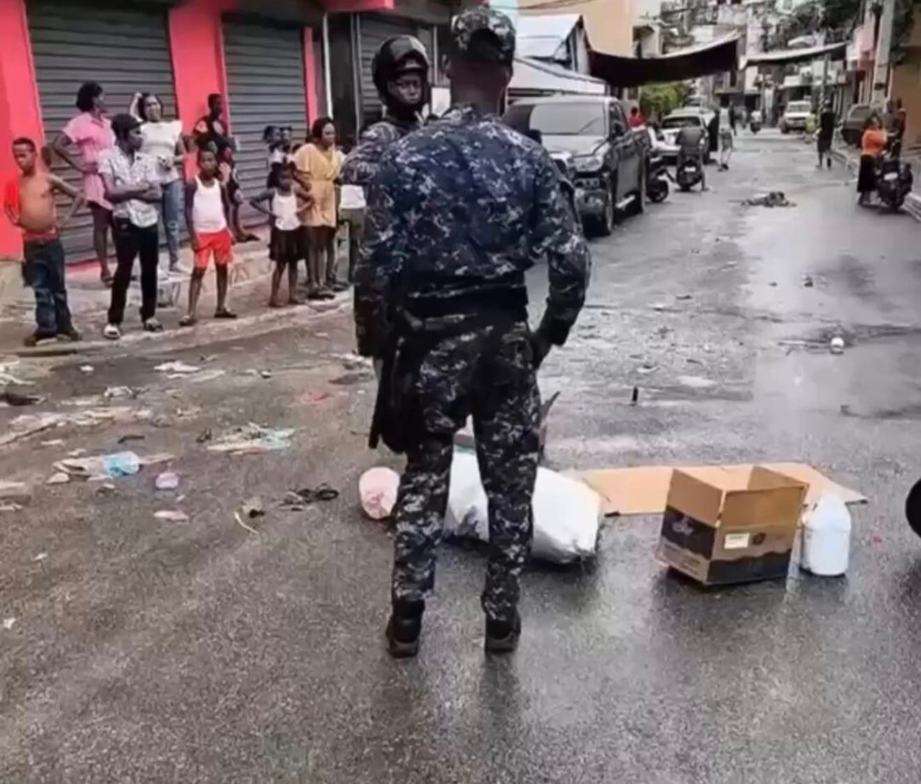Hallan sin vida a bebé recién nacida dentro de una caja en la cañada de Guajimía
