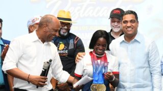 Liranyi Alonso recibe apartamento tras conquistar cuatro oros en Santo Domingo 2026