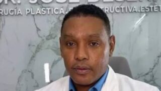 Ordenan arrestar a cirujano condenado por muerte de paciente en cirugía estética